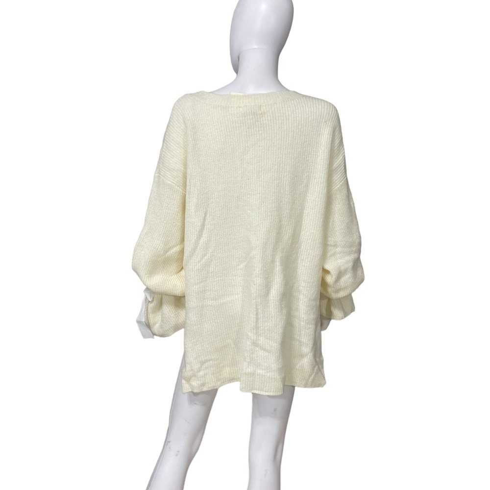 Blushing Heart Bell Sleeve Sweater
New - Picture 4 of 7